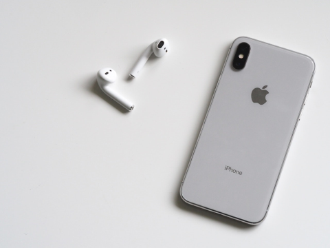 Lämna in iPhone på lagning hos oss